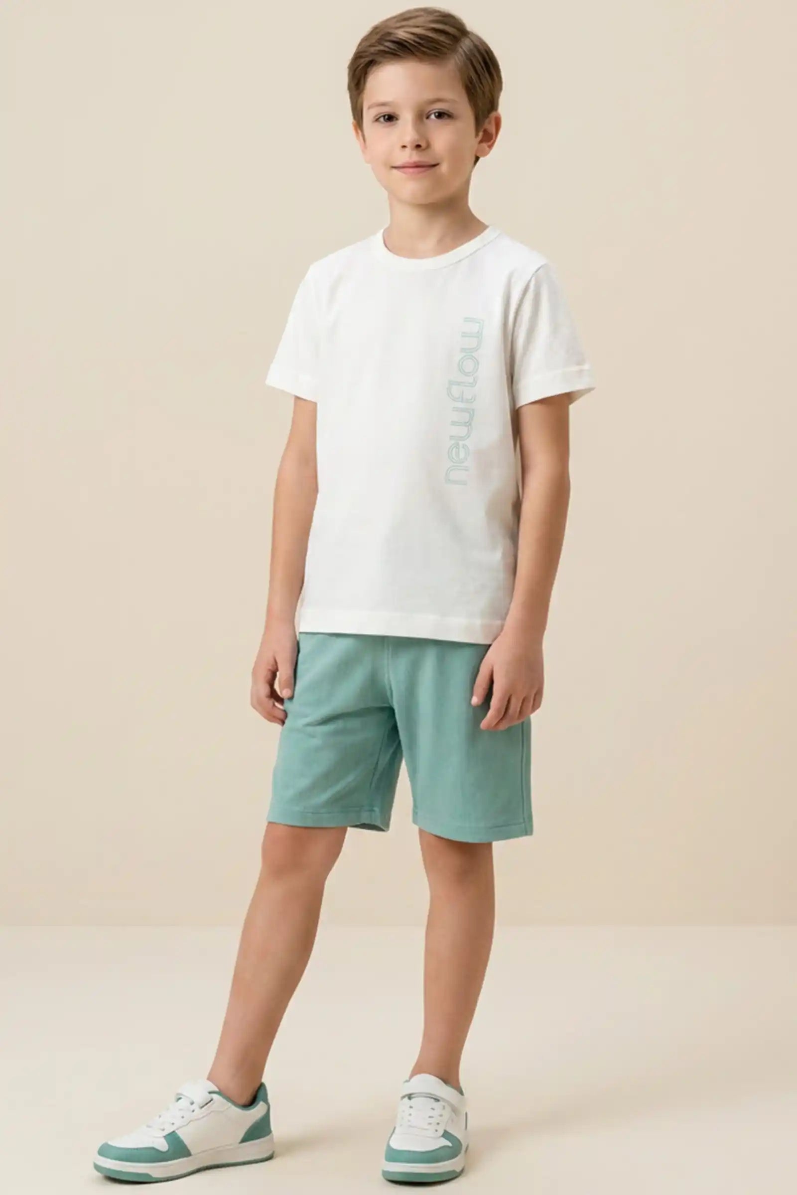 Conjunto de camiseta em meia malha e bermuda em cotton jeans