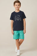 Camiseta em Malha textura e bermuda em hidronatic
