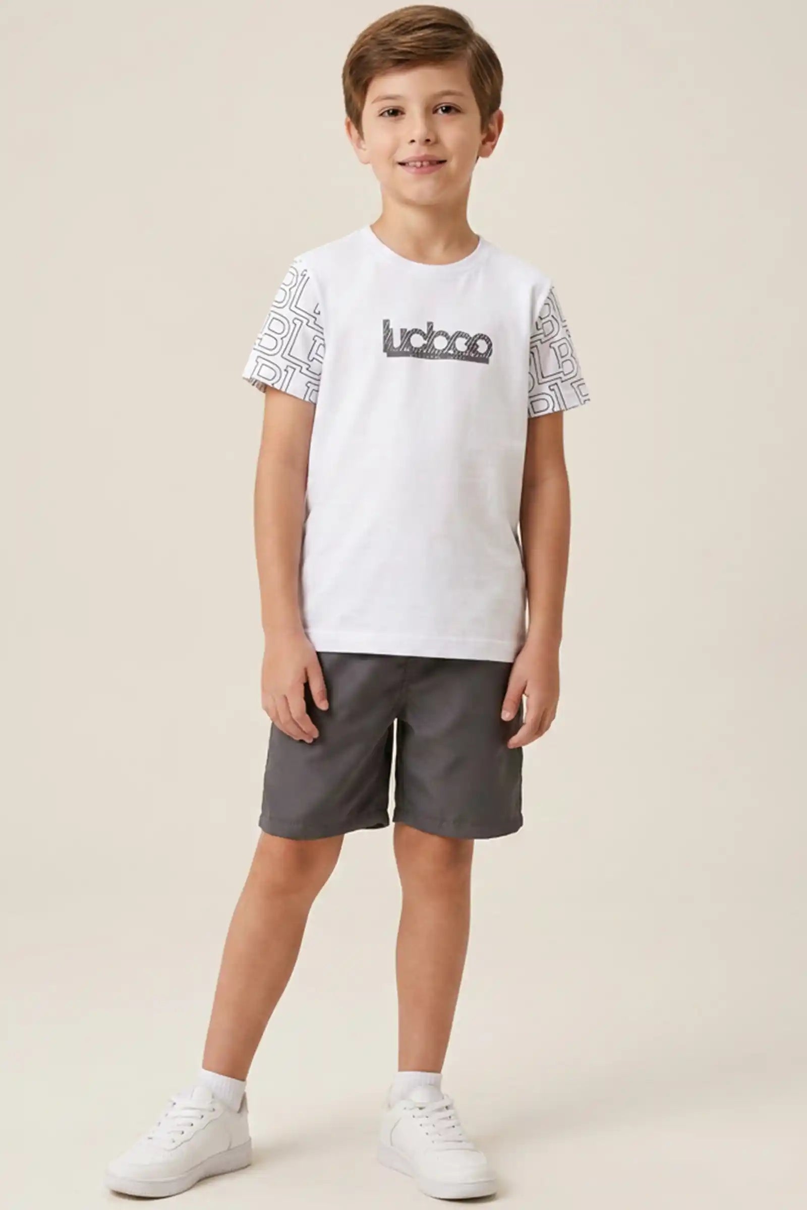 Conjunto de Camiseta em meia malha e bermuda em nylon